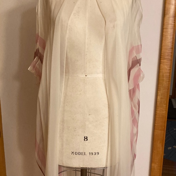 Sheer White and Pink Kaftan - Picture 12 of 15